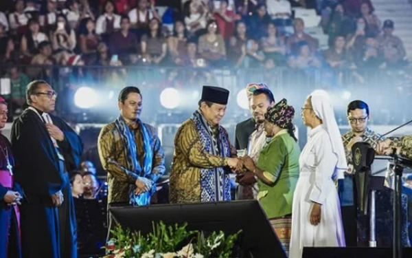 Foto Presiden Prabowo Subianto pada puncak Perayaan Natal Nasional 2024 yang diselenggarakan di Indonesia Arena, Jakarta pada Sabtu malam 28 Desember 2024. (Foto: IG Prabowo)