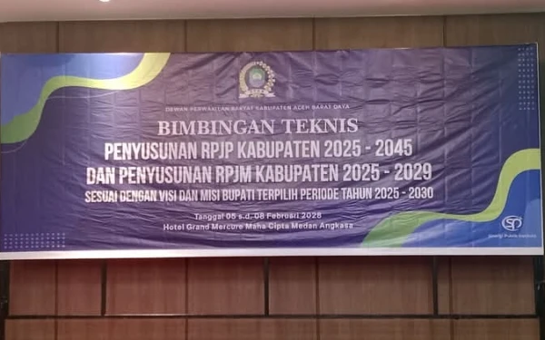 Foto Spanduk bimtek anggota DPRK Abdya di Medan. (Foto: dari akun Facebook Muhibpudin Aneuk Aceh)