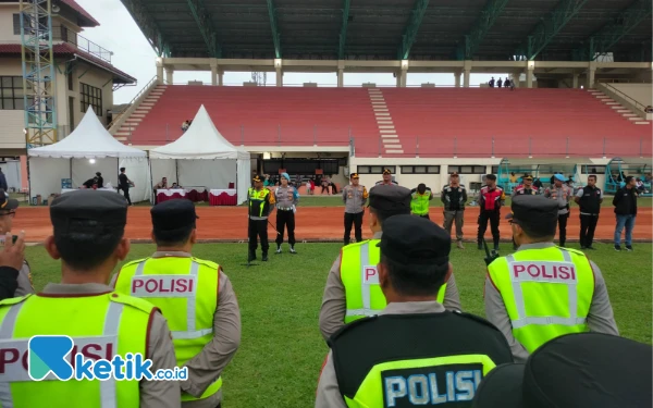 Foto Polres Madiun Kota beserta Polda Jatim mengamankan acara konser pisah pamit PJ Walikota Madiun (7/2/2025).