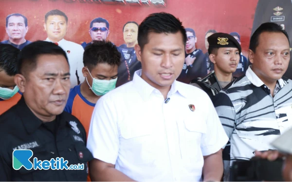 Foto Kasatreskrim Polres Jombang AKP Margono Suhendra saat ungkap kasus penganiayaan balita meninggal, 13 Desember 2024. (Foto: Karimatul Maslahah/Ketik.co.id)