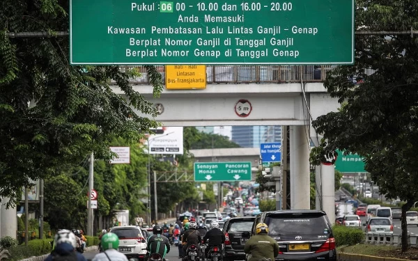Foto Ruas Jalan Ganjil Genap ( foto : Antara )