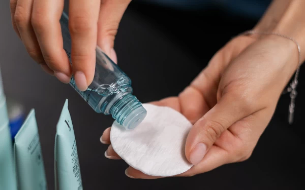 Foto Ilustrasi menggunakan Toner. ( Foto : Alena Darmel/ Pexels.com )