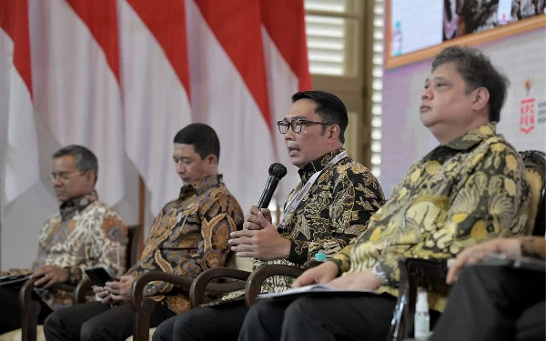 Foto Gubernur Jabar Ridwan Kamil dalam Rakornas Transisi Penanganan COVID-19 di Kantor Kementerian Keuangan, Jakarta. (Adpim Jabar/Ketik.co.id)