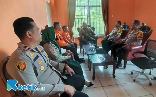 Foto Kapolres didampingi PJU berkoordinasi dengan Kepala BPBD Kota Pagaralam (Foto: AL/Ketik.co.id)

 