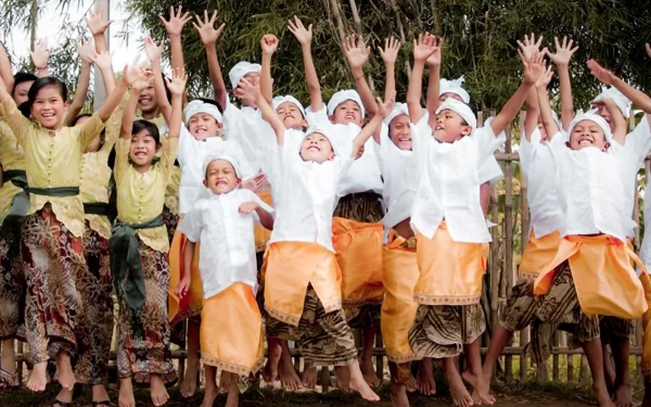 Foto Kegembiraan anak anak panti asuhan binaan Alila Villas Uluwatu. ( Foto : dok. Alila Villas Uluwatu)