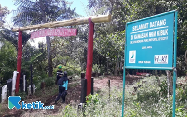 Foto Pintu masuk ekowisata agroforestry HKm Kibuk, berlokasi di Kelurahan Agung Lawangan, Kecamatan Dempo Utara. (Foto; Al/Ketik.co.id)
