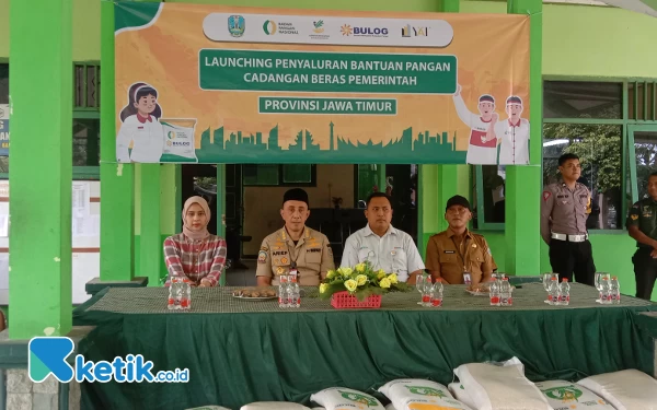 Foto Pj Bupati di acara penyaluran bantuan beras 31/01/2024. (Foto. Ismail Hs/Ketik.co.id)