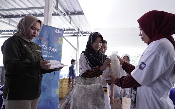 Foto Kegiatan masyarakat di Bank Sampah binaan BRI Peduli (Foto: BRI)