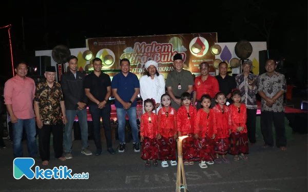 Foto Pj Bupati bersama Forkopimda di malam trea' bulan. 25/02/2024. (Foto.Ismail Hs/Ketik.co.id)