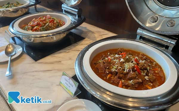 Foto Berbagai macam makanan otentik dengan bumbu yang nendang. (Foto: Shinta Miranda/Ketik.co.id)