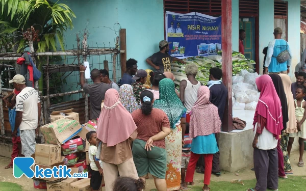 Foto Paket sembako yang siap didistribusikan oleh Dinas Perindustrian Perdagangan Koperasi dan UKM di kampung (foto La Jen)