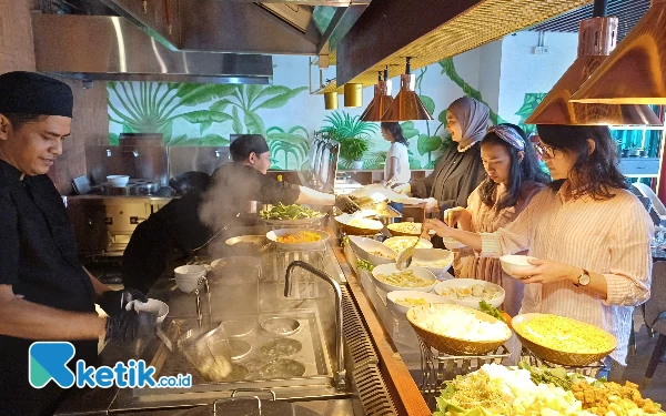 Foto Berbagai macam menu menarik disajikan Grand Swiss-Belhotel Darmo, Selasa (26/3/2024). (Foto: Khaesar/Ketik.co.id)