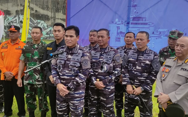 Foto Kasal Laksamana TNI Dr. Muhammad Ali beserta rombongan PJU Mabes TNI AL dan Forkopimda Tuban (30/03/2024)(Foto Ahmad Istihar/Ketik co.id)