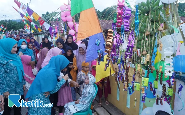 Foto Kemeriahan dan kegembiraan Lomba Soan dan Tonam Loka (Foto Mursal Bahtiar)