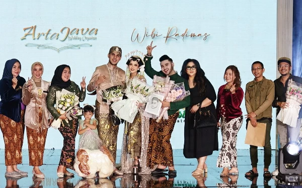 Foto Wibi Radimas bersama para tim saat gelaran pameran wedding. (Foto: Dok Pribadi)