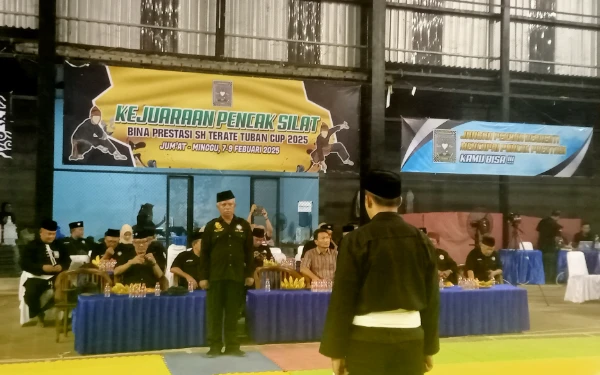Foto Ketua SH Terate Cabang Tuban, Kang Mas Lamidi saat pembukaan kejuaraan pencak silat (8 Februari 2025)(Foto Ahmad Istihar/Ketik.co.id)