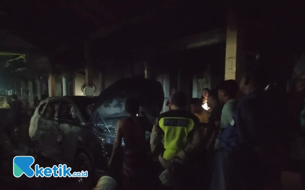 Gambar Kendaraan Eks Tim Sukses Bupati Sampang Dibakar OTK, Polisi Usut Motif Pelaku