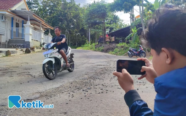 Gambar Mau Lapor Jalan Rusak? Sabar Dulu, Pemkab Pacitan Tak Bisa Janji Perbaikan Tahun Ini