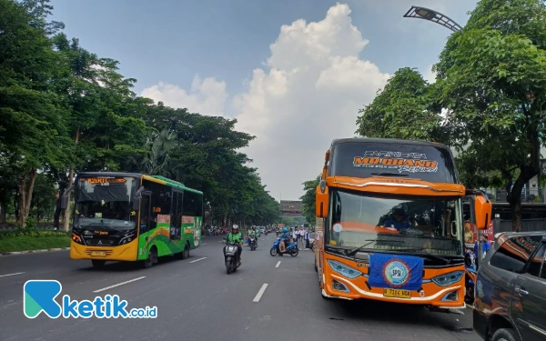 Gambar KSPSI Mojokerto Bergerak Peringati May Day, Kantor Gubernur Jatim Jadi Sasaran
