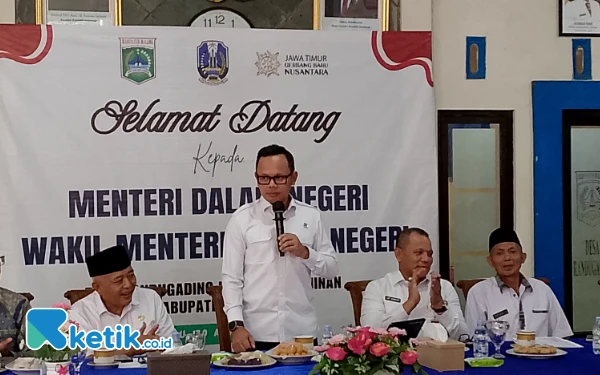 Gambar Didampingi Bupati Malang, Wamendagri Tinjau Pembentukan Kopdes Merah Putih di Tajinan
